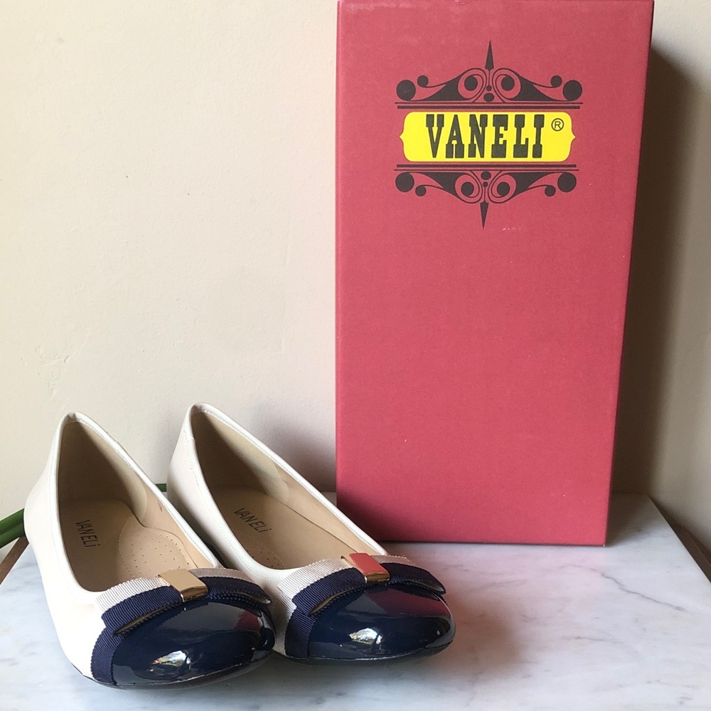 Vaneli Bone Leather Ballet Flats with Navy Cap Toe New In Box